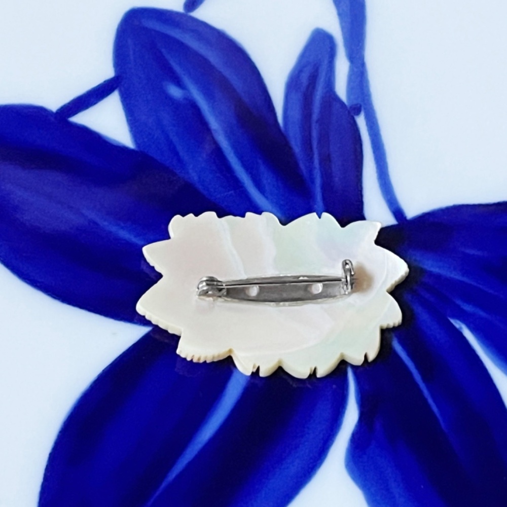 Vintage Mother of Pearl Rose Brooch - Picture 3 of 6